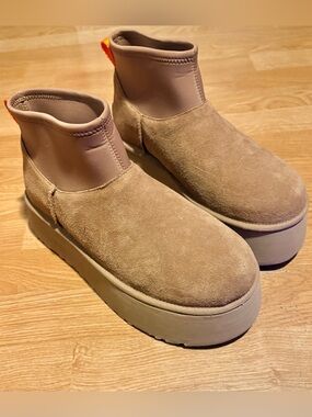 UGG Classic Mini Dipper Platform Womens Boots Chestnut Suede 1168170 Size 10